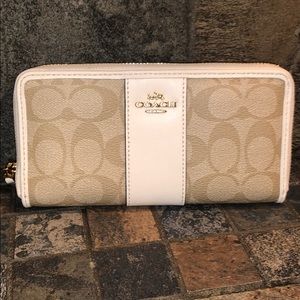 NWT COACH WALLET